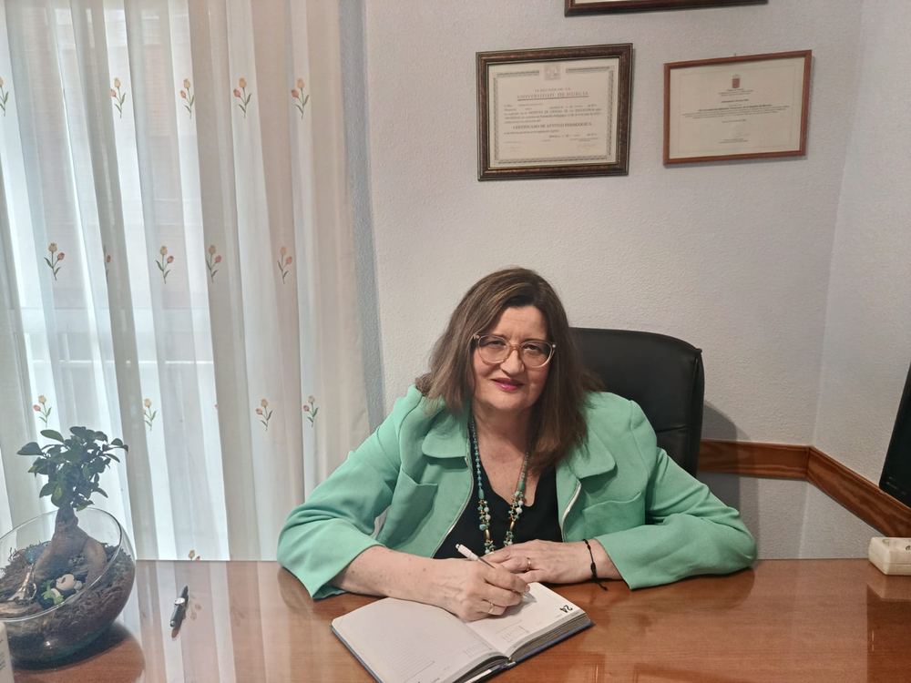 Conchi Alcázar en su consulta